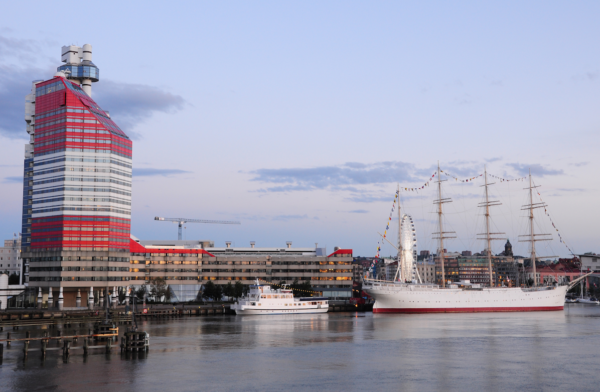 Glimstedt laieneb: uus esindus Göteborgis